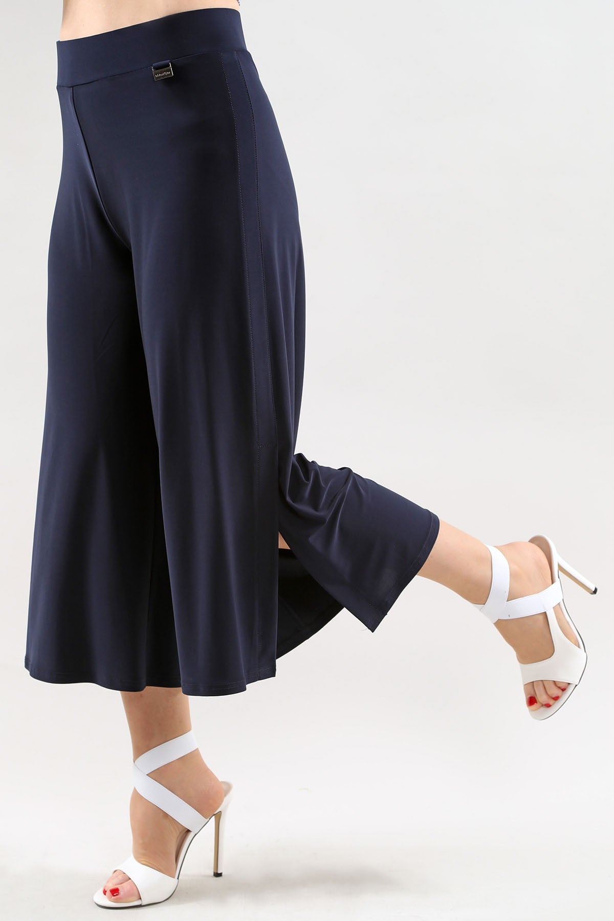Ity Navy Capri Pants – Michael Tyler