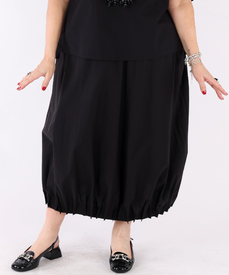 Flowy black elasticated waist full skirt – Tirelli