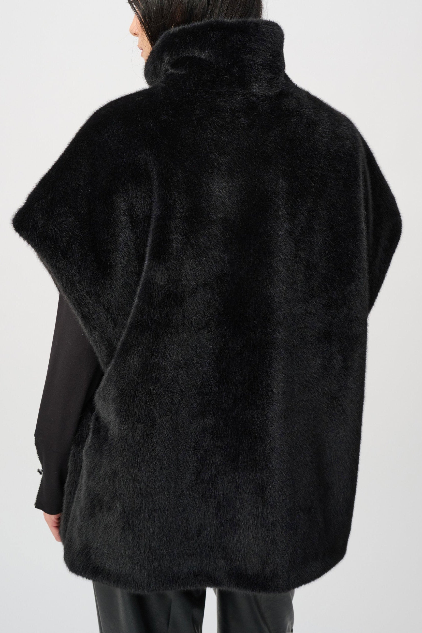 Veste boxy en fausse fourrure à col montant - Joseph Ribkoff