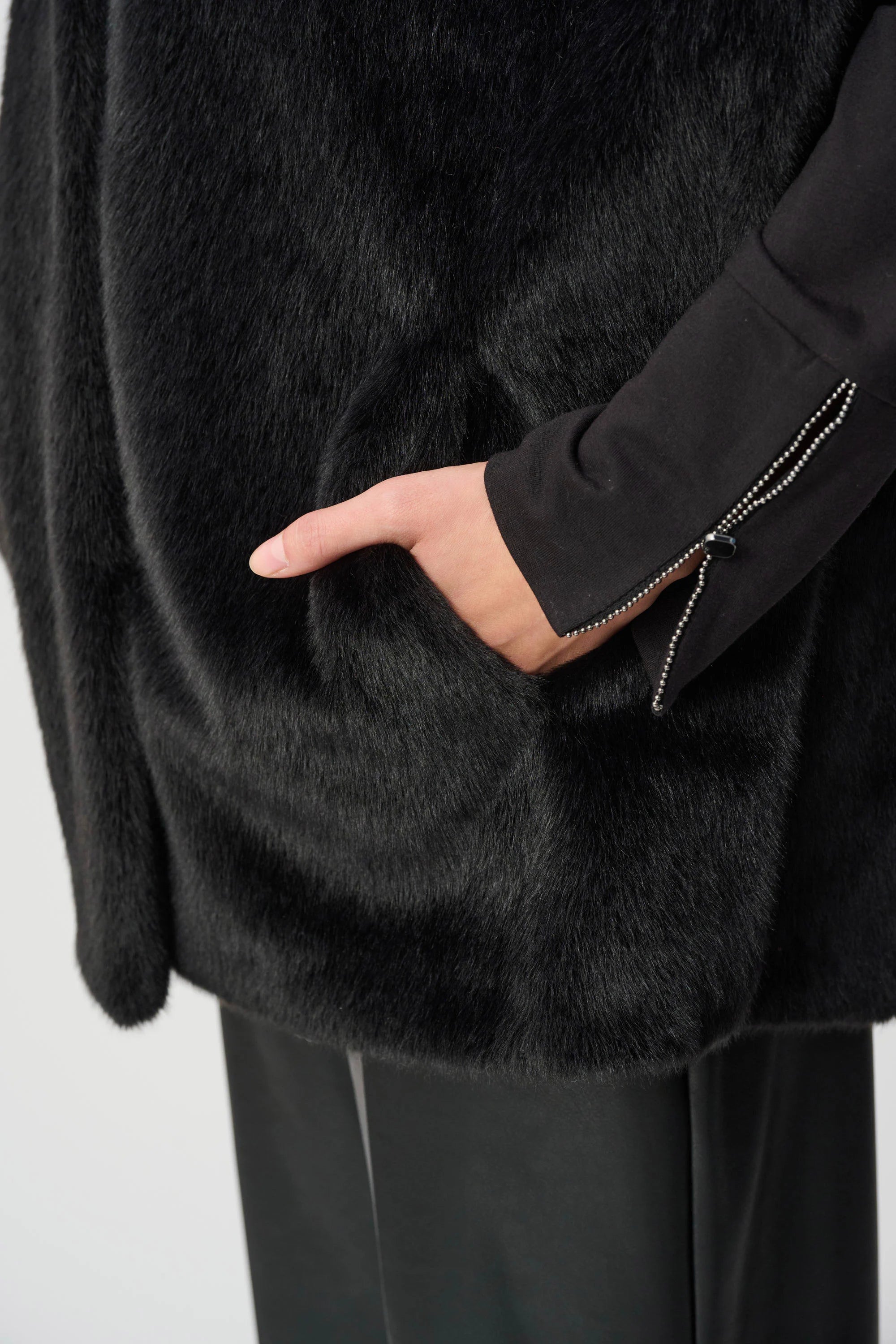 Veste boxy en fausse fourrure à col montant - Joseph Ribkoff
